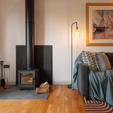 Villa The Retreat, Waterfront & Log Burner Christchurch  Esterno foto